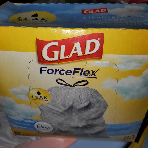 Glad Tall Kitchen Trash Bags 13 Gallon, Febreze Fresh Clean Garbage Bags, Odorsh - Picture 1 of 4